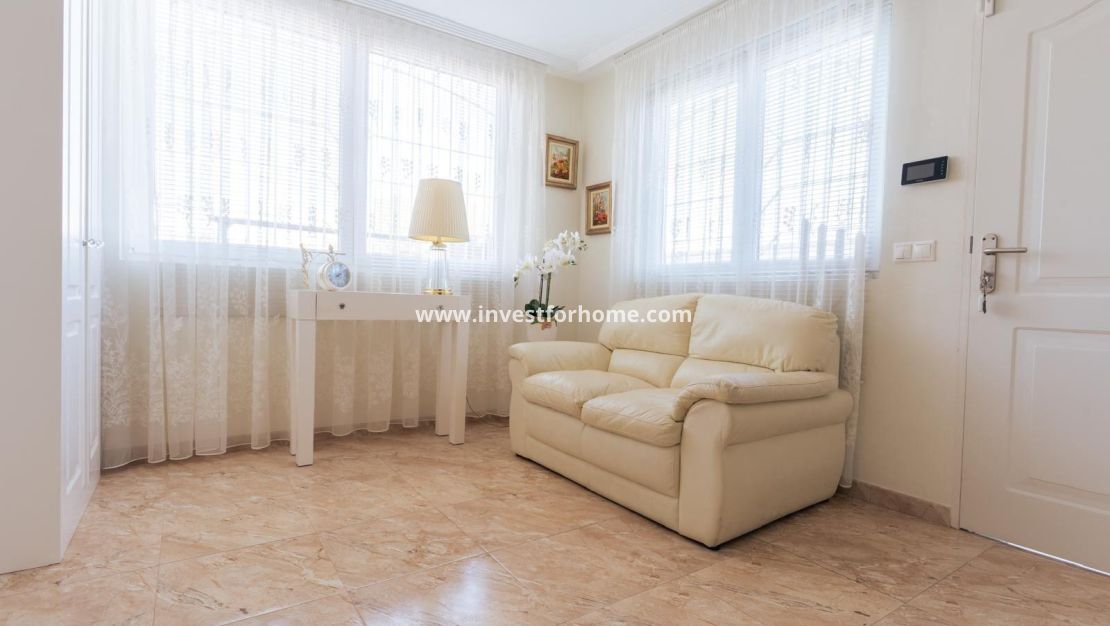 Sale - Villa - Torrevieja - Los Balcones - Los Altos Del Edén