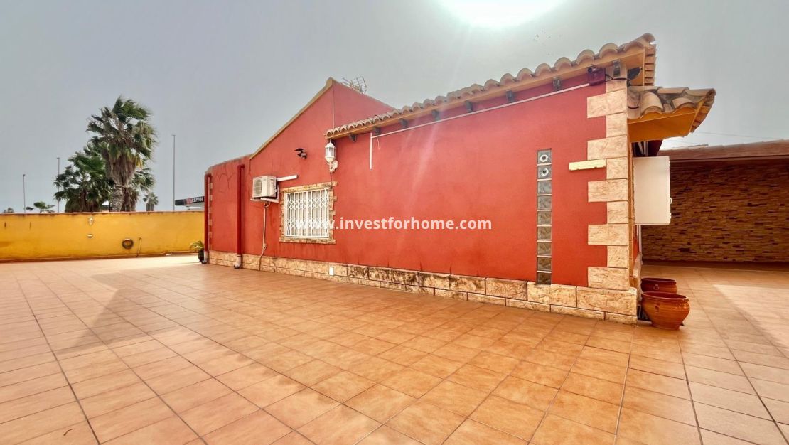 Sale - Villa - Torrevieja - Los Balcones - Los Altos Del Edén