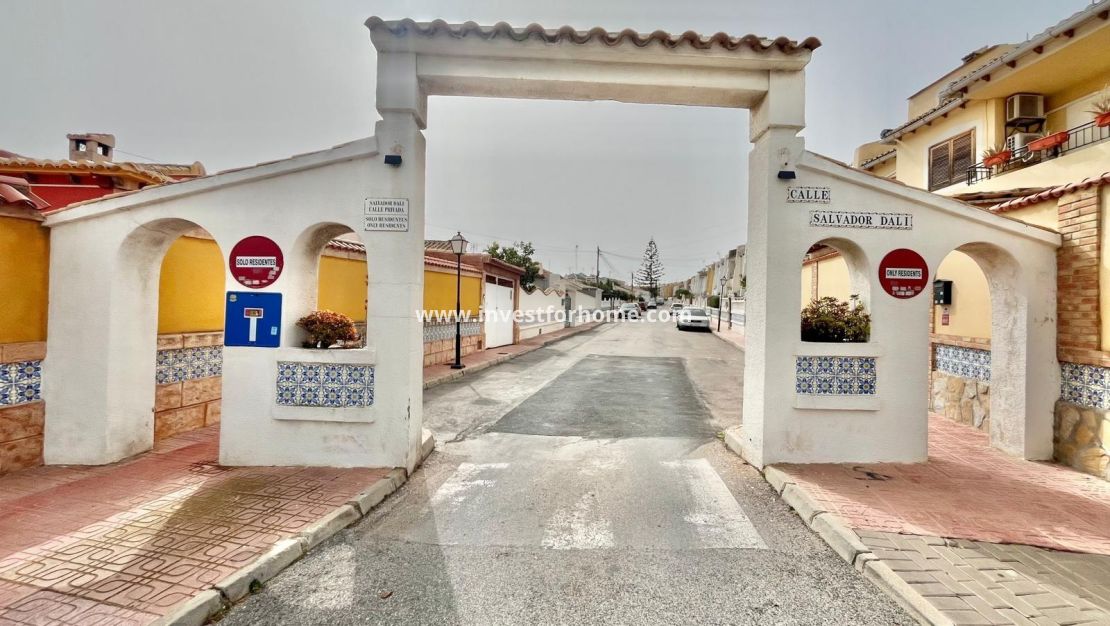 Sale - Villa - Torrevieja - Los Balcones - Los Altos Del Edén