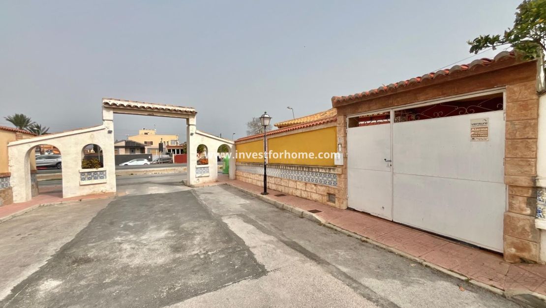 Sale - Villa - Torrevieja - Los Balcones - Los Altos Del Edén