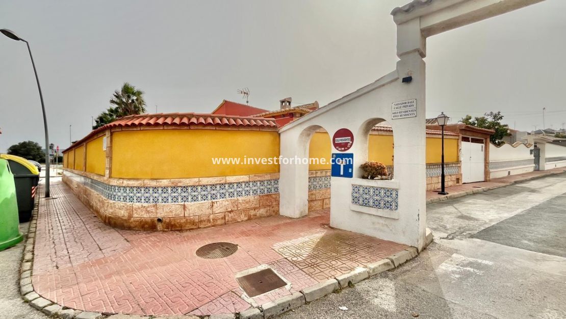 Sale - Villa - Torrevieja - Los Balcones - Los Altos Del Edén
