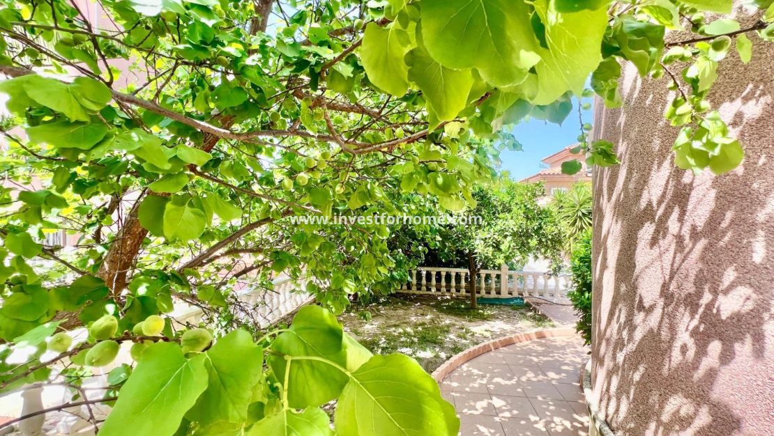 Sale - Villa - Torrevieja - Los Balcones - Los Altos Del Edén