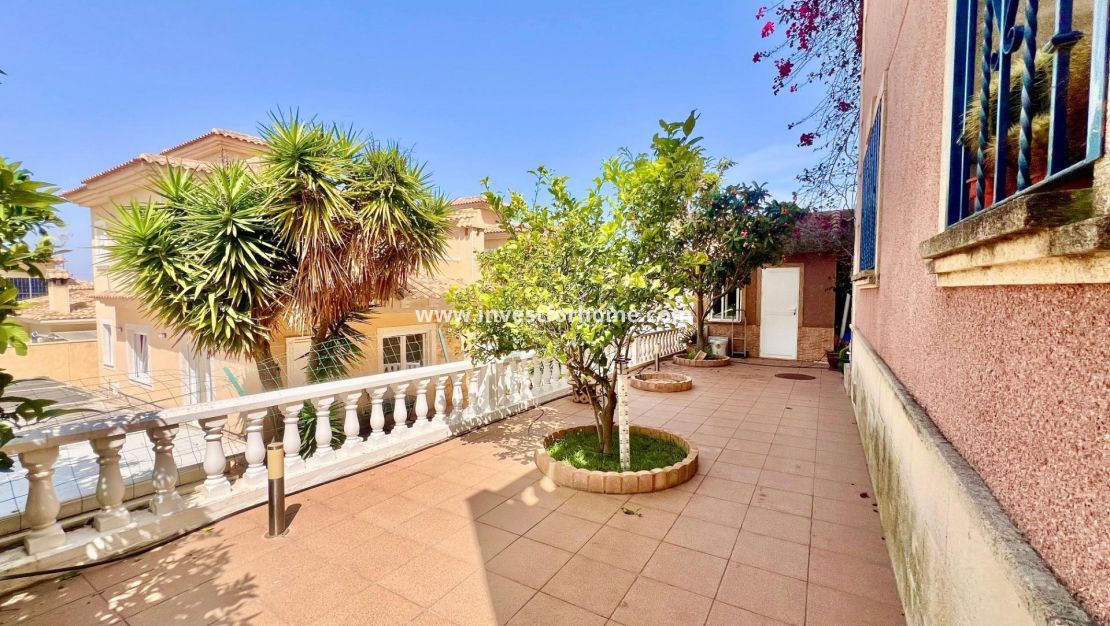 Sale - Villa - Torrevieja - Los Balcones - Los Altos Del Edén