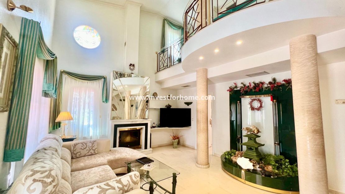 Sale - Villa - Torrevieja - Los Balcones - Los Altos Del Edén