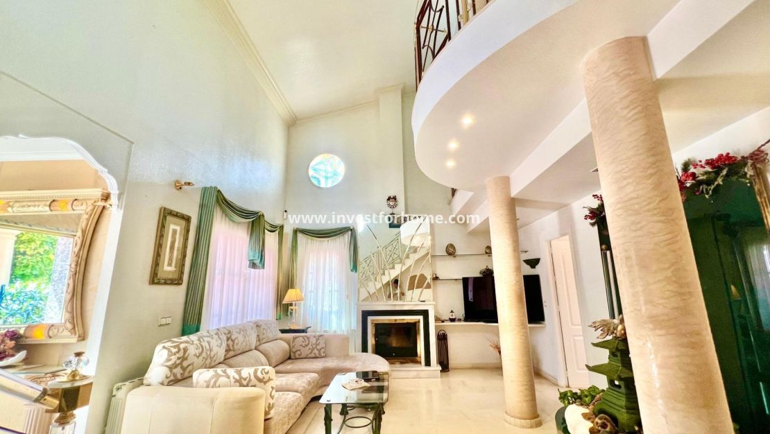 Sale - Villa - Torrevieja - Los Balcones - Los Altos Del Edén