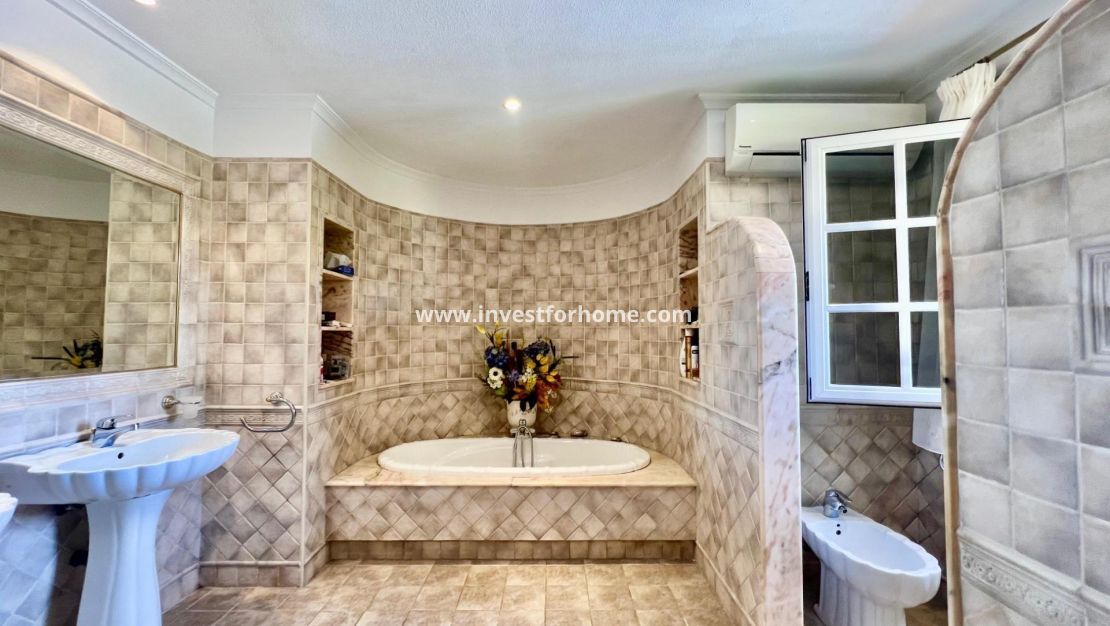Sale - Villa - Torrevieja - Los Balcones - Los Altos Del Edén