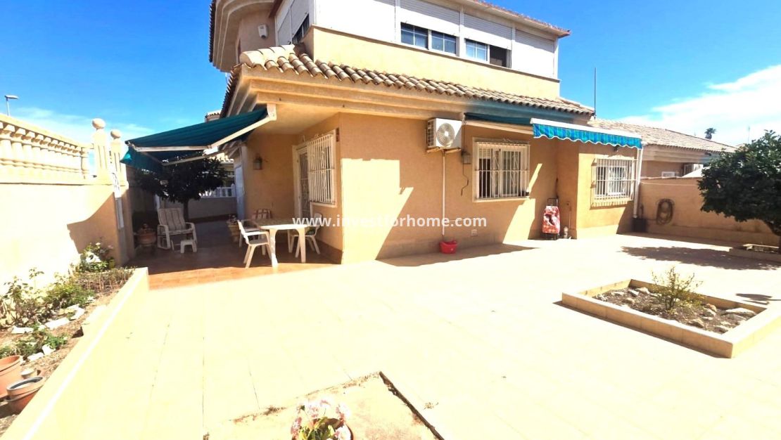 Sale - Villa - Torrevieja - Los Balcones - Los Altos Del Edén