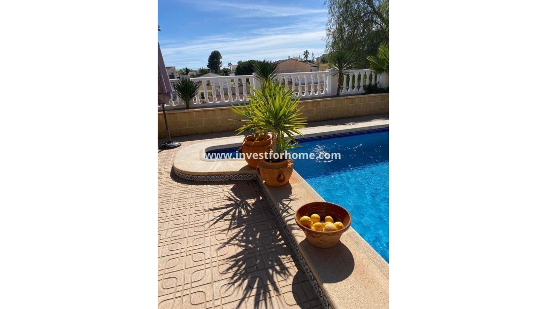 Sale - Villa - Torrevieja - Los Balcones