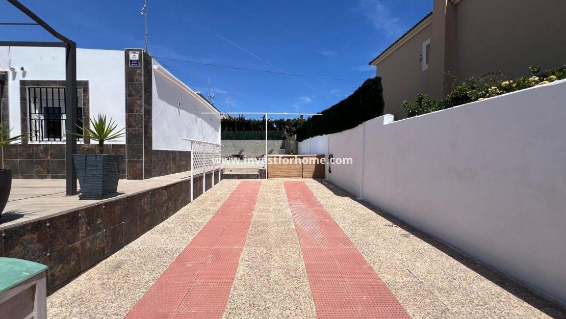 Sale - Villa - Torrevieja - Los Balcones