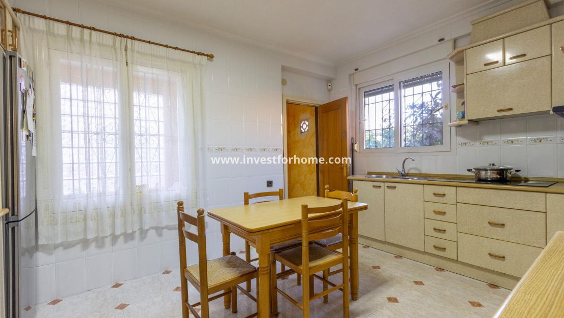 Sale - Villa - Torrevieja - Los Balcones