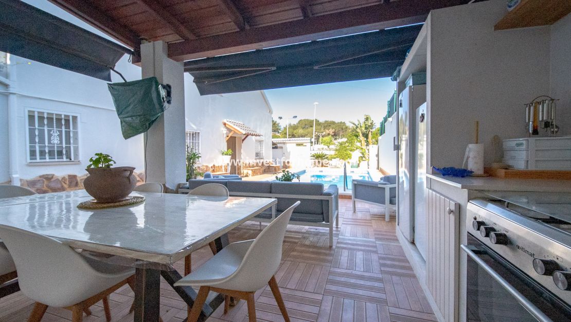 Sale - Villa - Torrevieja - Los Balcones