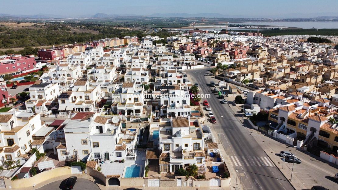 Sale - Villa - Torrevieja - Los Balcones