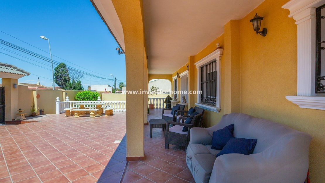 Sale - Villa - Torrevieja - Los Balcones
