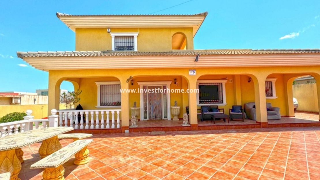 Sale - Villa - Torrevieja - Los Balcones