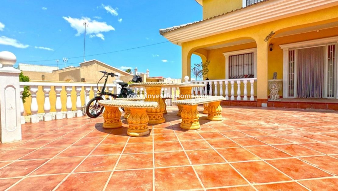 Sale - Villa - Torrevieja - Los Balcones