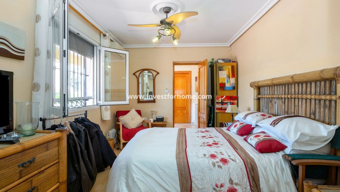 Sale - Villa - Torrevieja - Los Balcones