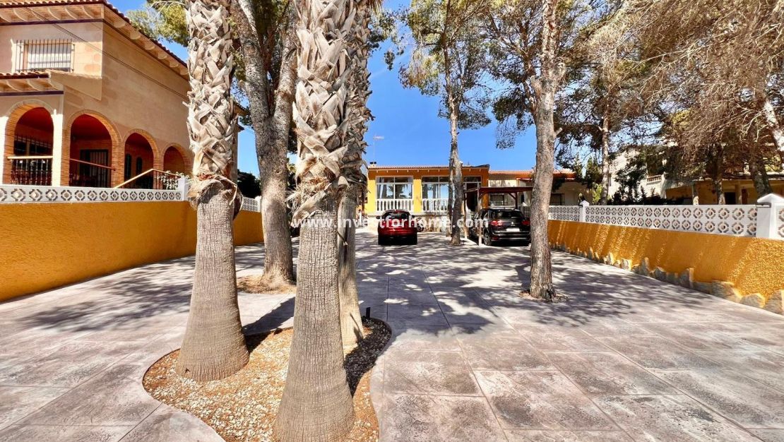 Sale - Villa - Torrevieja - Los Balcones