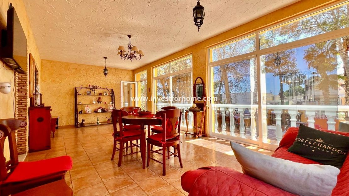 Sale - Villa - Torrevieja - Los Balcones