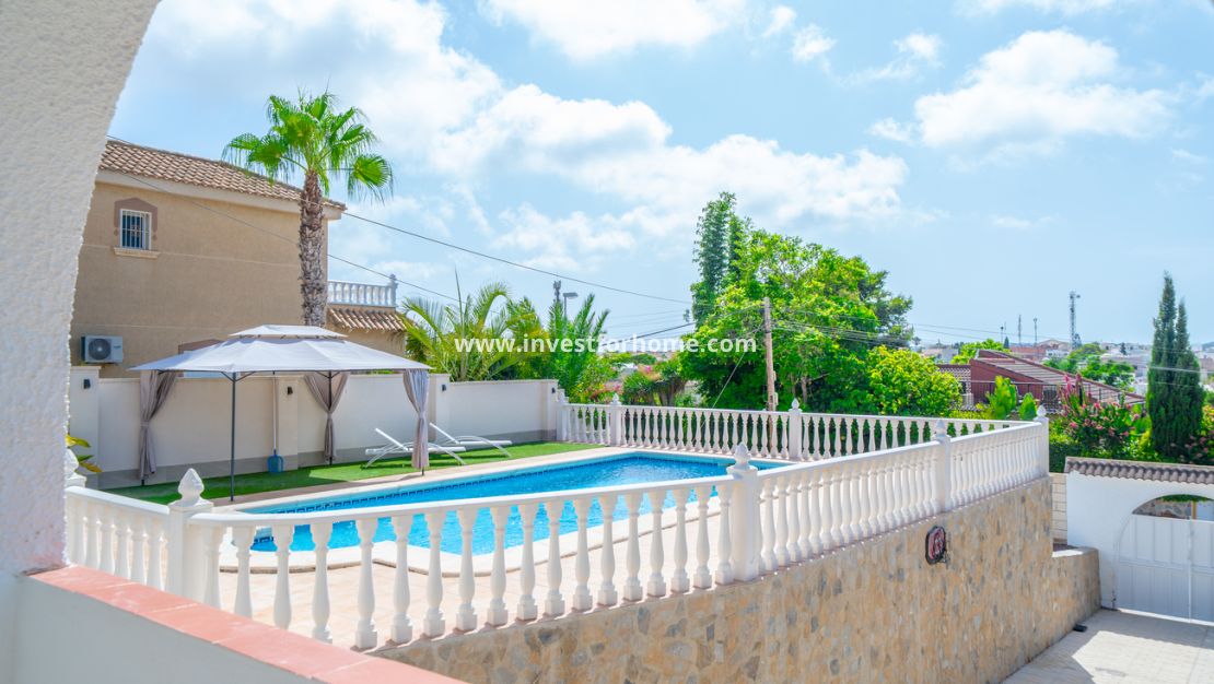 Sale - Villa - Torrevieja - Los Balcones