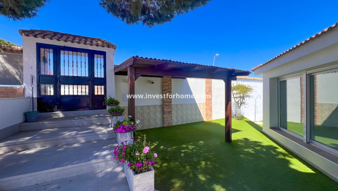 Sale - Villa - Torrevieja - Los Balcones