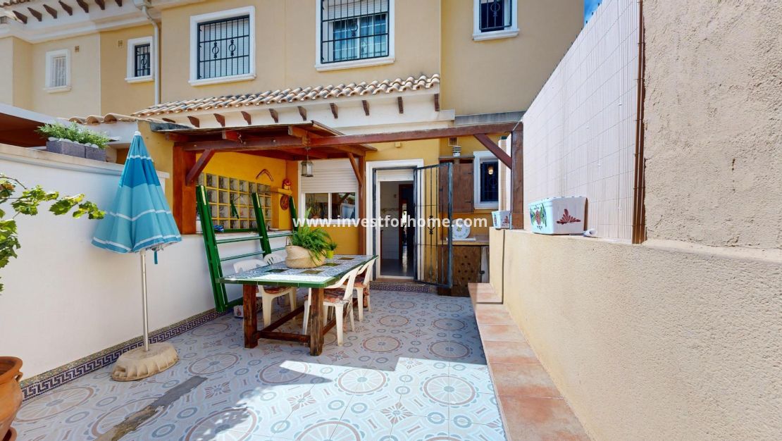 Sale - Villa - Torrevieja - Nueva Torrevieja - Aguas Nuevas