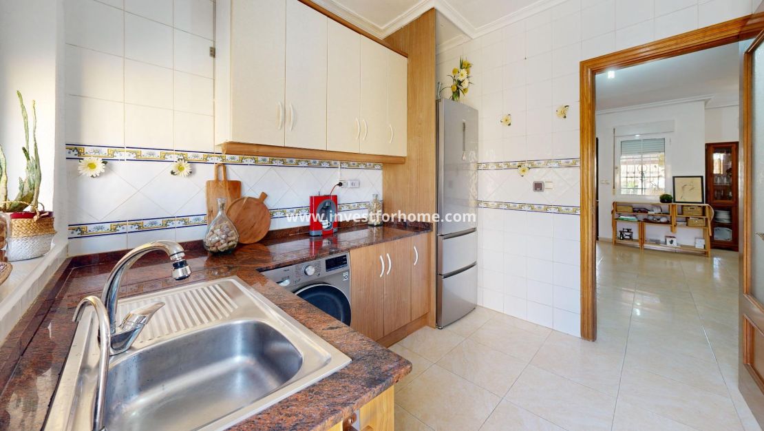 Sale - Villa - Torrevieja - Nueva Torrevieja - Aguas Nuevas