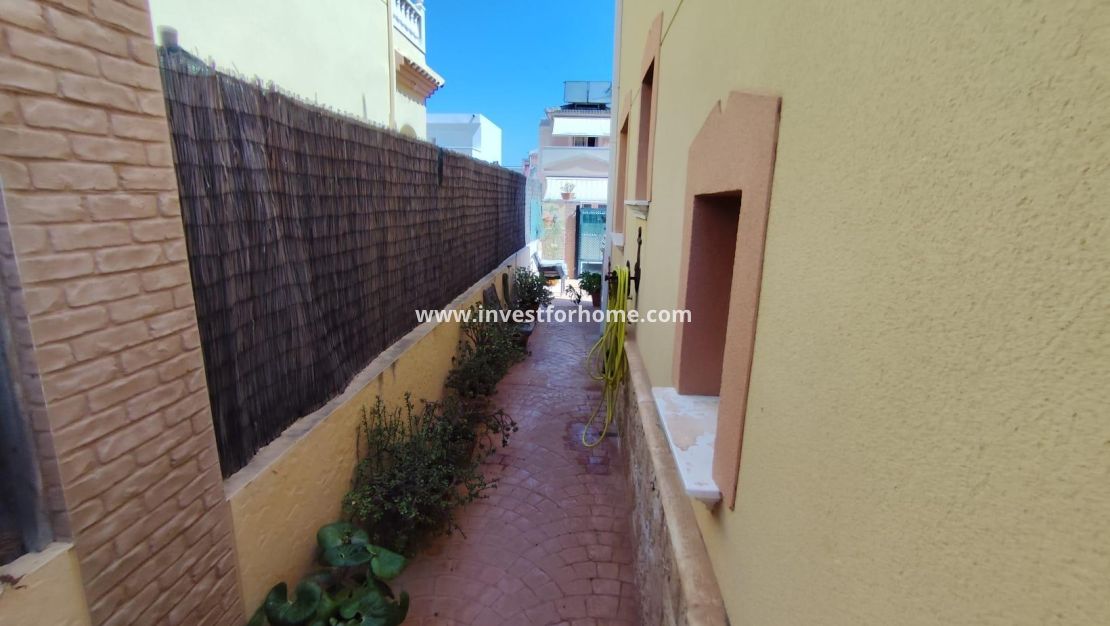 Sale - Villa - Torrevieja - Nueva Torrevieja - Aguas Nuevas