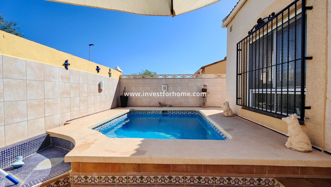 Sale - Villa - Torrevieja - Nueva Torrevieja - Aguas Nuevas