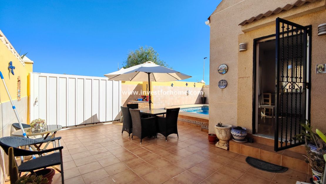 Sale - Villa - Torrevieja - Nueva Torrevieja - Aguas Nuevas