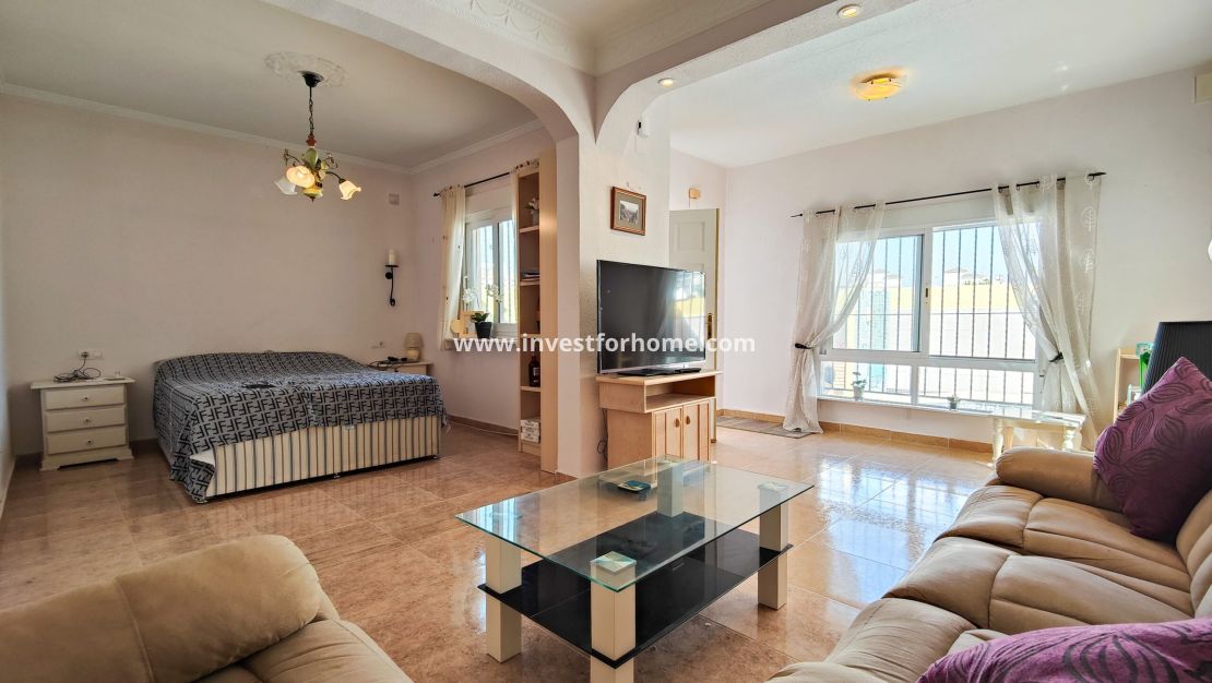 Sale - Villa - Torrevieja - Nueva Torrevieja - Aguas Nuevas