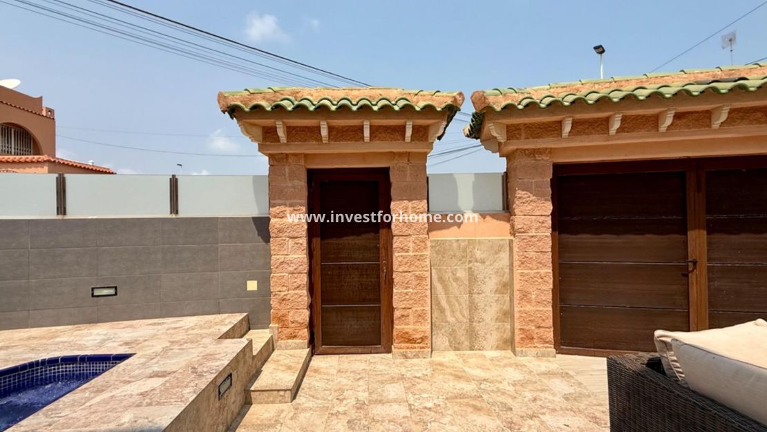 Sale - Villa - Torrevieja - Nueva Torrevieja - Aguas Nuevas