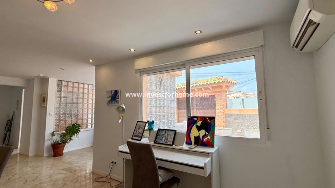 Sale - Villa - Torrevieja - Nueva Torrevieja - Aguas Nuevas