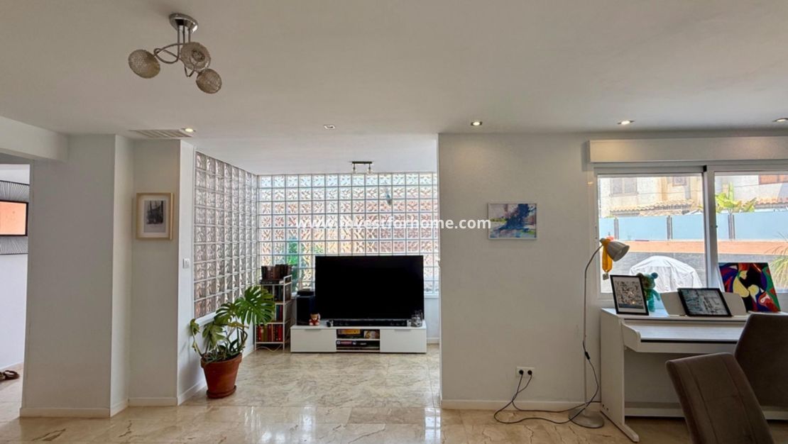 Sale - Villa - Torrevieja - Nueva Torrevieja - Aguas Nuevas