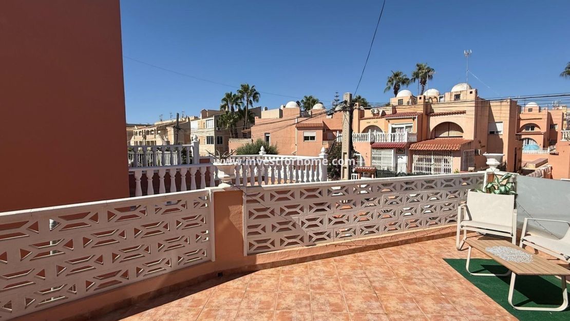 Sale - Villa - Torrevieja - Nueva Torrevieja - Aguas Nuevas