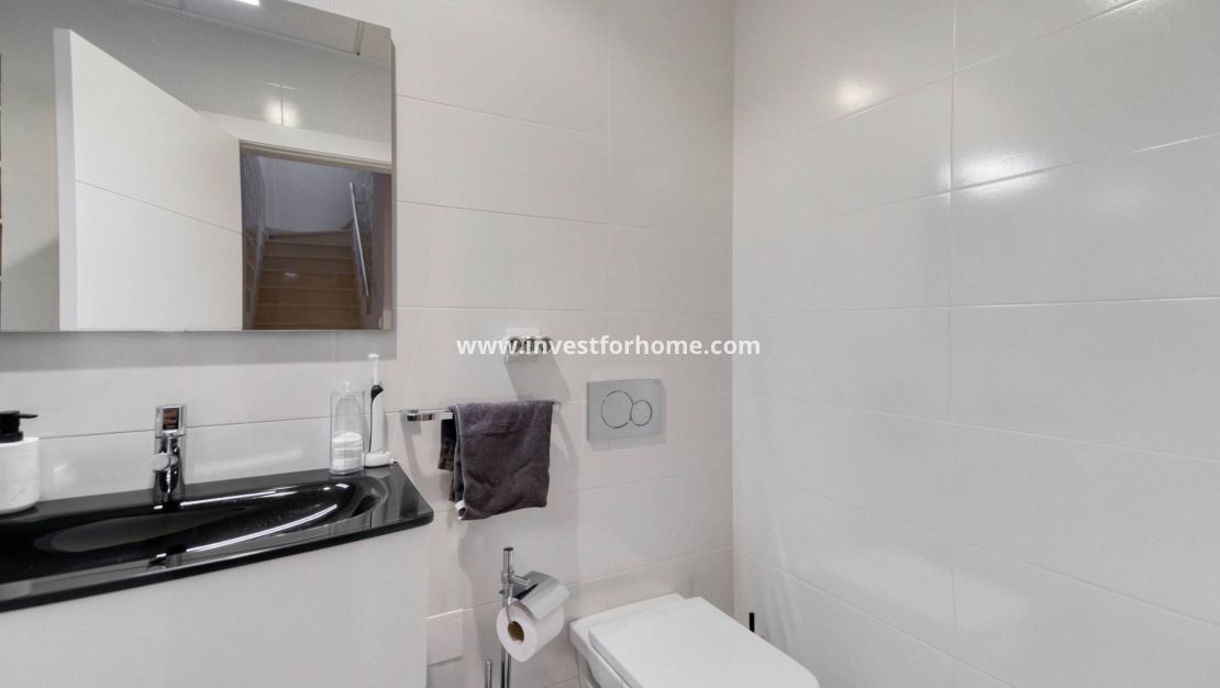 Sale - Villa - Torrevieja - Nueva Torrevieja - Aguas Nuevas