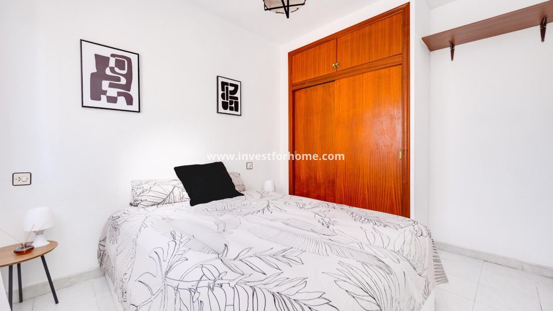 Sale - Villa - Torrevieja - Nueva Torrevieja - Aguas Nuevas