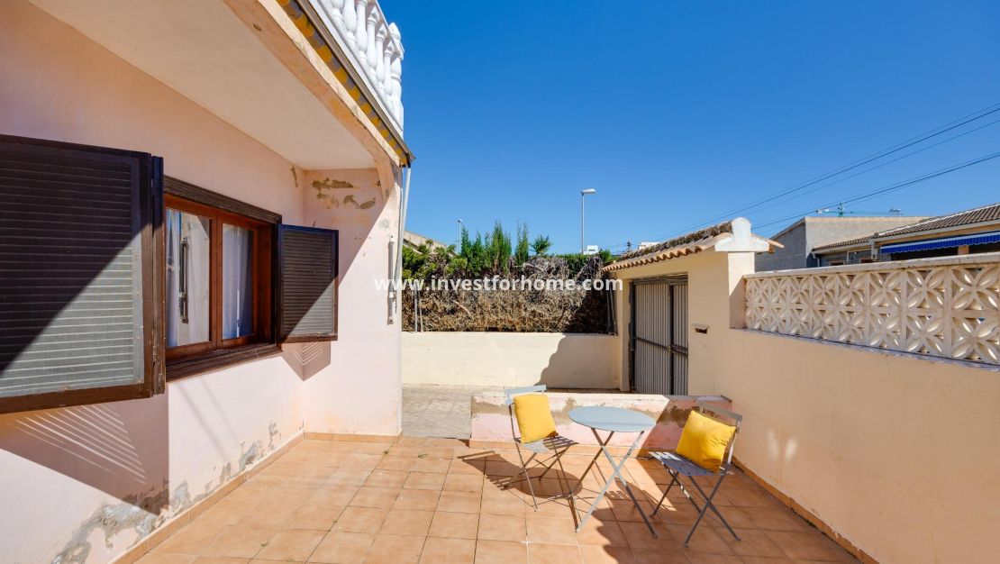 Sale - Villa - Torrevieja - Nueva Torrevieja - Aguas Nuevas