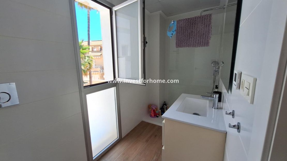 Sale - Villa - Torrevieja - Nueva Torrevieja - Aguas Nuevas