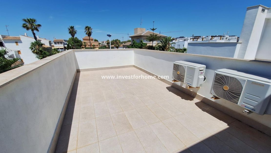 Sale - Villa - Torrevieja - Nueva Torrevieja - Aguas Nuevas
