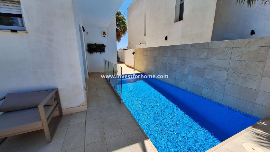 Sale - Villa - Torrevieja - Nueva Torrevieja - Aguas Nuevas