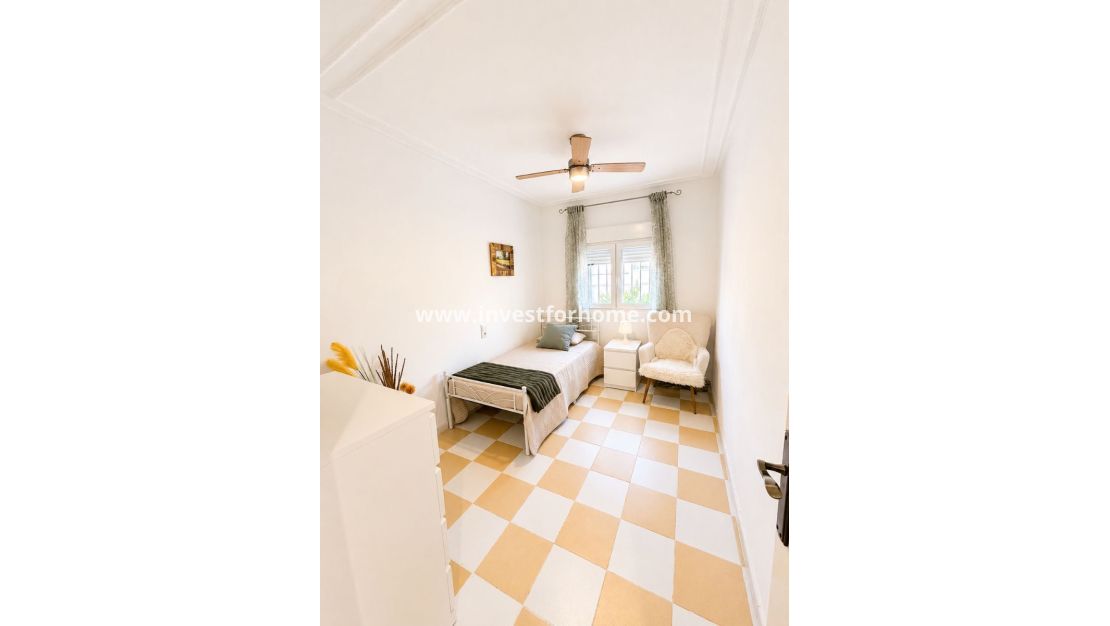 Sale - Villa - Torrevieja - Nueva Torrevieja