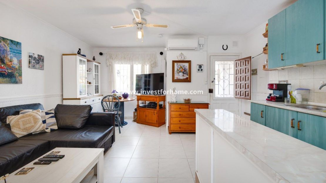 Sale - Villa - Torrevieja - Playa de los Locos