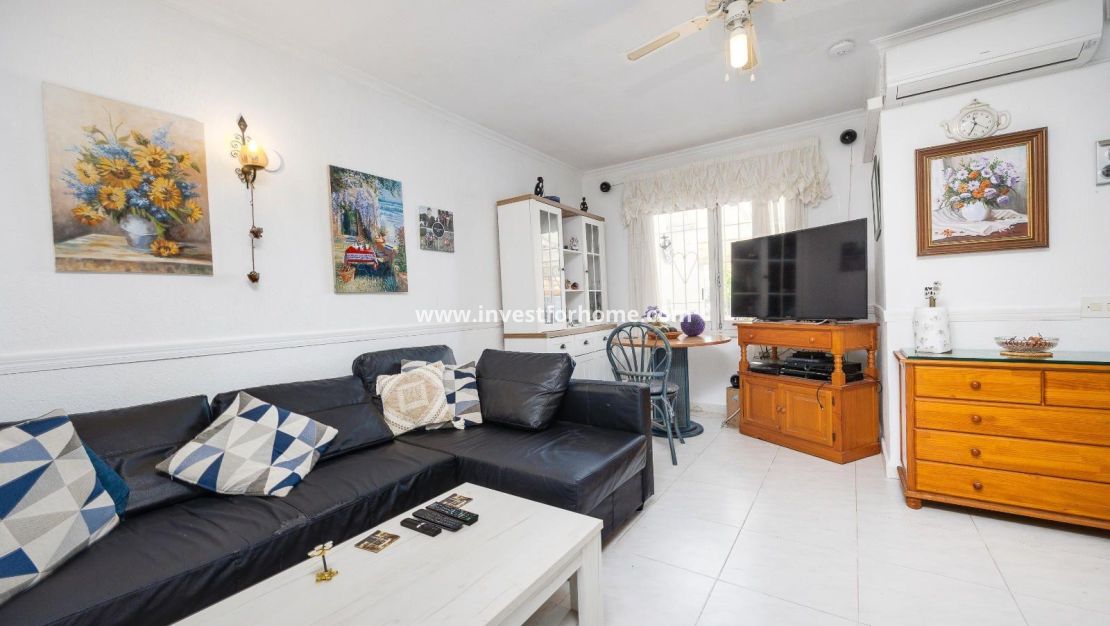 Sale - Villa - Torrevieja - Playa de los Locos