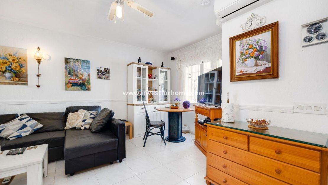 Sale - Villa - Torrevieja - Playa de los Locos