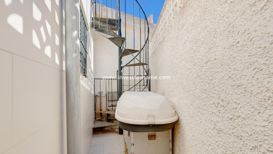 Sale - Villa - Torrevieja - Playa de los Locos