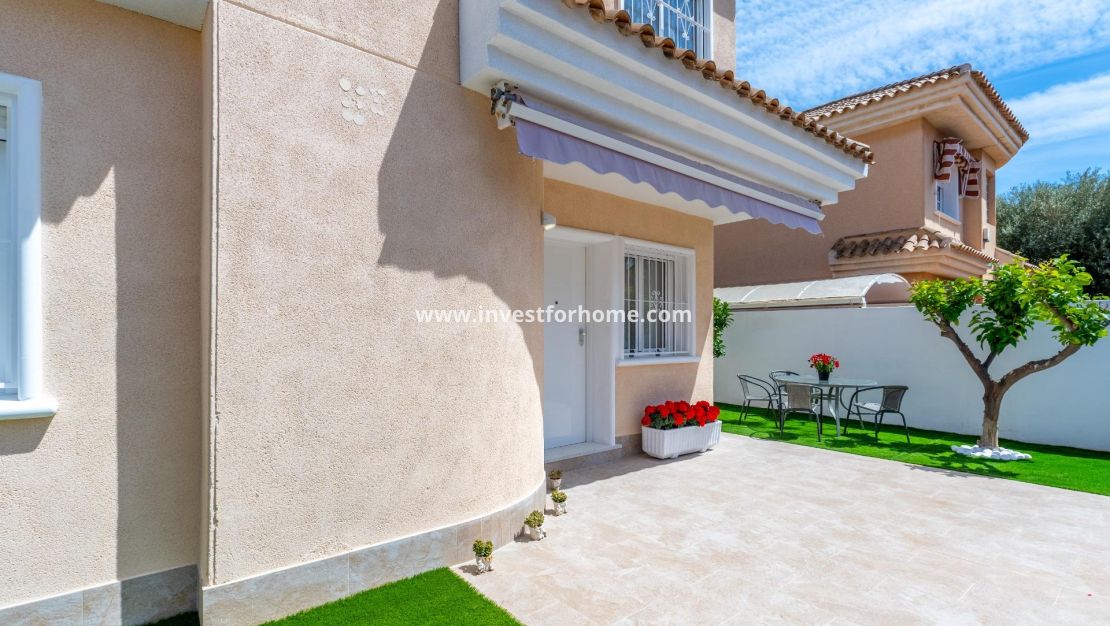 Sale - Villa - Torrevieja - Punta prima