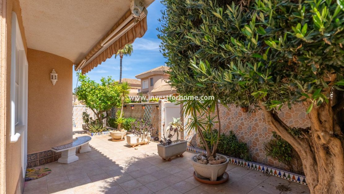 Sale - Villa - Torrevieja - Punta prima