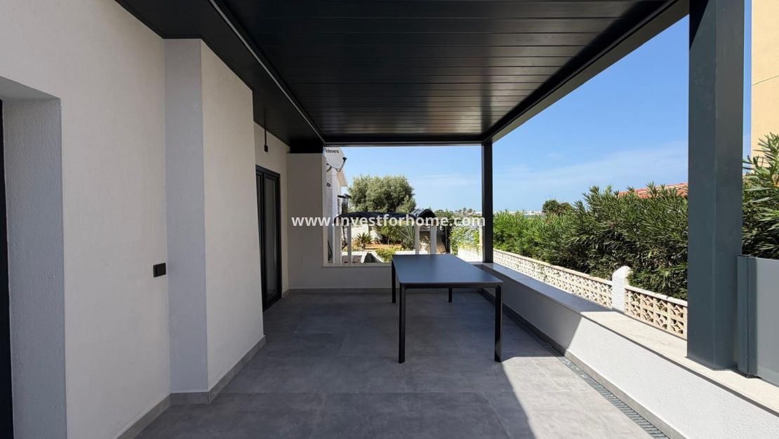 Sale - Villa - Torrevieja - Punta prima