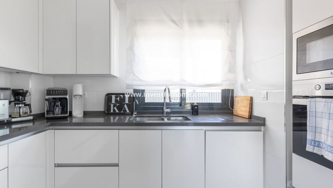 Sale - Villa - Torrevieja - Rosaleda