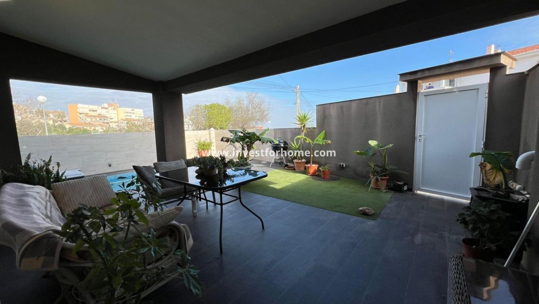 Sale - Villa - Torrevieja - Torrelamata - La Mata